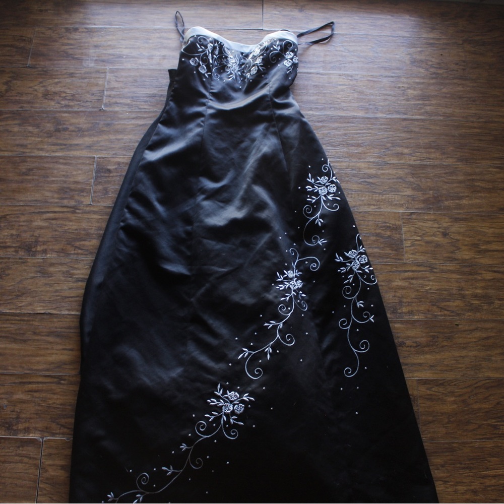 Niki black dress